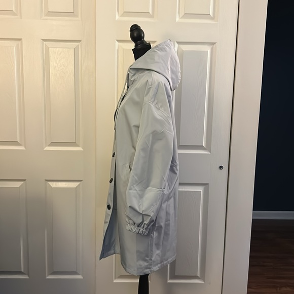 Windbreaker Rain Coat in Grey - Picture 4 of 9